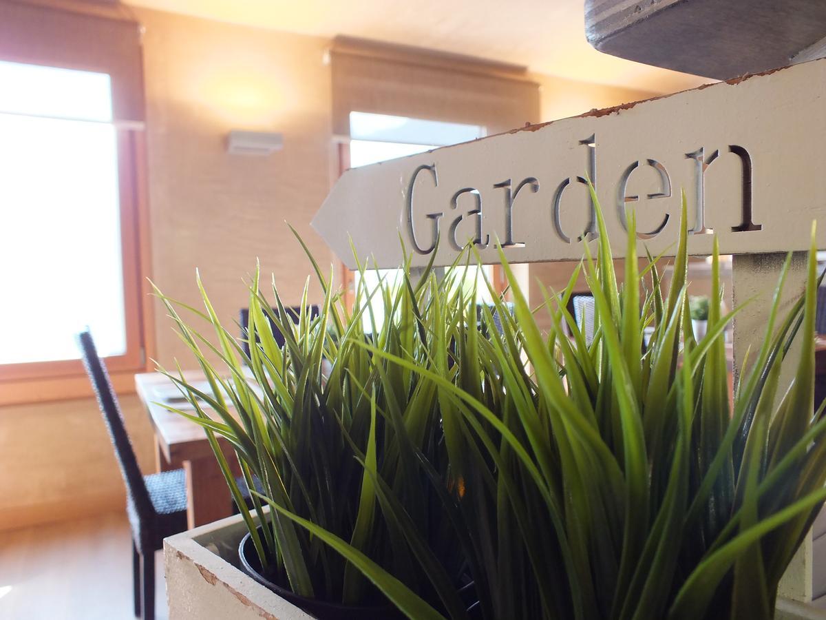Garden View Bed & Breakfast Анфо Екстериор снимка